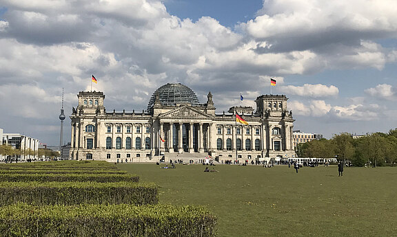 bundestag-auv.jpg  